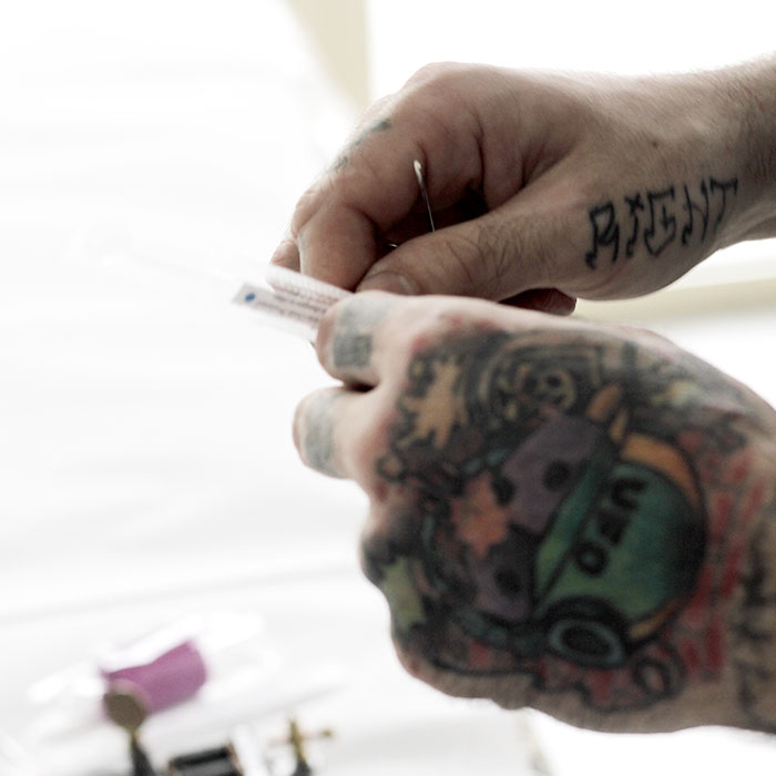 Tracce di inchiostro tattoo studio. alcuni tatuaggi. preparazione tattoo